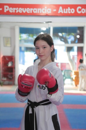 Joven atleta representará a Paraguay en el campeonato Mundial de Taekwondo | Unicanal
