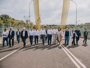 La Nación / Gobernador de Paraná quiere que el Puente de la Integración sea solo para camiones