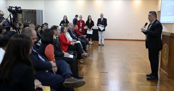 La Nación / Emprendedores se capacitaron en software de diseño