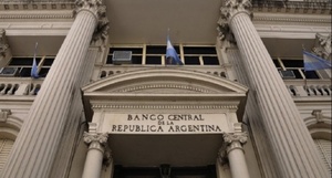 Las acciones, los bonos y la moneda de Argentina cayeron con fuerza debido a los resultados electorales
