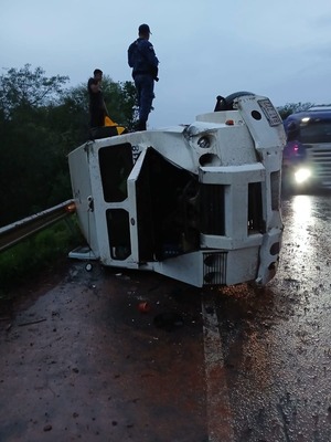 Vuelco de camión de caudales deja un fallecido en Caaguazú