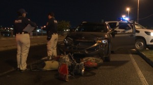 Dos motociclistas heridos tras aparatoso choque en la Costanera de Asunción - trece