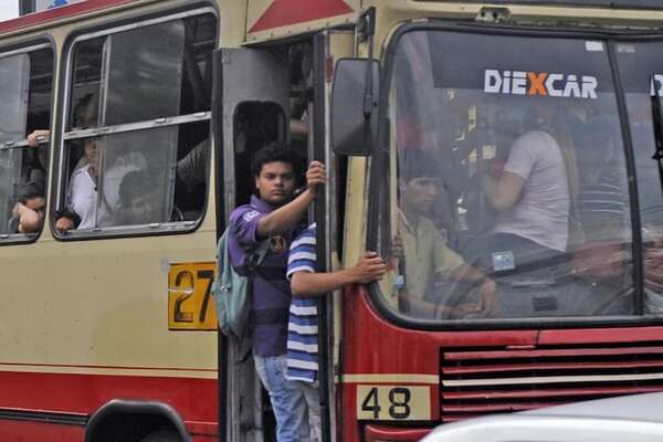 Transporte público: proyecto del Ejecutivo no es una “reforma”, pero sí un “avance”, según senador - Política - ABC Color