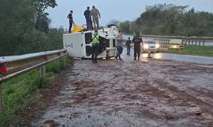 Guardia muere tras vuelco de camión de caudales en Caaguazú - OviedoPress