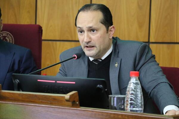 Ministro de la Senad defendió presupuesto, pero antes lanzó una dura advertencia a legisladores