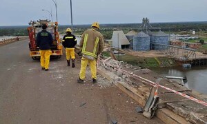 Continúa rescate del cuerpo del camionero atrapado en el río – Prensa 5
