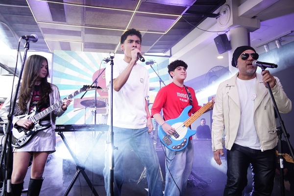 School of Rock culminó su ciclo anual con un concierto