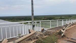 Camionero sigue en el fondo del río Paraguay: ¿por qué no lo rescatan? - Nacionales - ABC Color