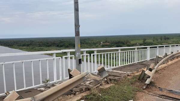 Camionero sigue en el fondo del río Paraguay: ¿por qué no lo rescatan? - Nacionales - ABC Color