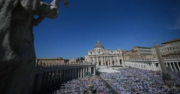La Nación / Bocelli, Pharrell y Karol G en el primer concierto público del Vaticano
