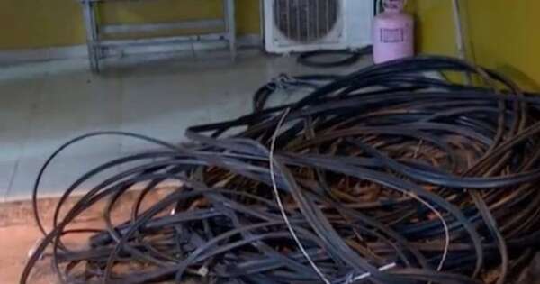 Diario HOY | Robaron 30 metros de cable de Copaco y fueron imputados por la Fiscalía