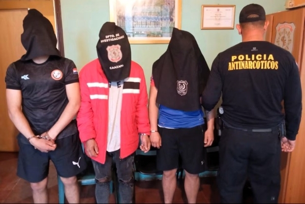 Desbaratan banda de robacoches y recuperan vehículos robados