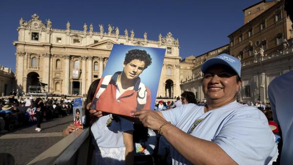 Quién es Carlo Acutis, el primer santo milenial canonizado por el papa León XIV