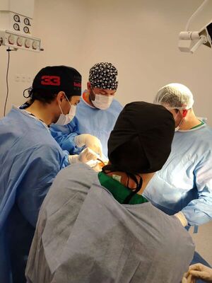 Hito quirúrgico en Itapúa: primera cirugía de rodilla con prótesis