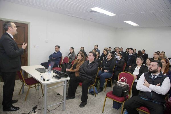Inició curso de capacitación sobre procedimiento administrativo