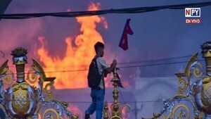Nepal: Derrocan al Gobierno en 24 horas y queman el Congreso