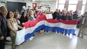 Jubilados de la Caja Municipal tienen pocas expectativas tras reunión con el intendente Bello - Política - ABC Color