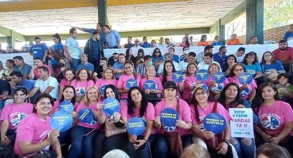 Senador Éver Villalba presenta plan de paridad 50/50 en listas electorales ante intención de eliminarla - Política - ABC Color