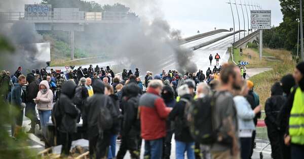 La Nación / Francia: asume nuevo primer ministro en medio de protestas