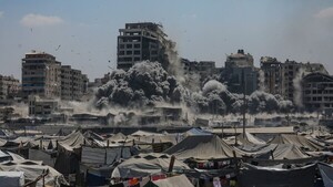Israel bombardea y derriba una sexta torre residencial en la ciudad de Gaza