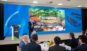 Peña presenta oportunidades de negocios en Paraguay en Curitiva
