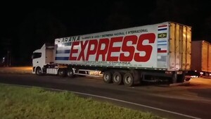 Caaguazú: 3 policías heridos al frustrar asalto de piratas del asfalto a un convoy de encomiendas