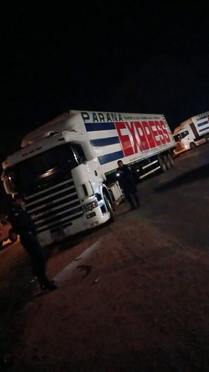 Policías resultaron heridos tras frustrar asalto a camión de encomiendas