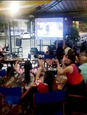 Popular / Sin feriado: La afición festejó vy'ápe triunfo ante Perú