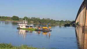 Inician trabajos para rescatar el cuerpo del camionero que cayó al río Paraguay