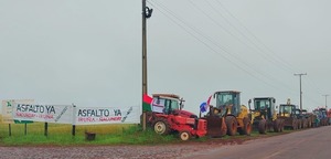 Iruña: Con tractores y banderas, exigen asfalto para sacar producción agrícola - ADN Digital