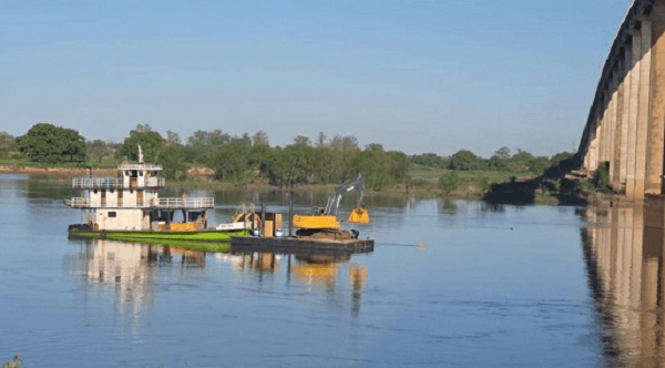 Prefectura Naval inició el rescate de camionero que cayó al río Paraguay - Noticiero Paraguay