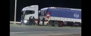 Popular / Tres polis heridos tras frustrar asalto de piratas del asfalto a un convoy de encomiendas