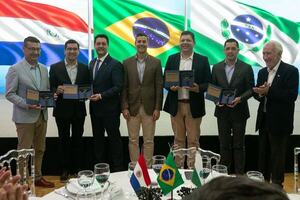 Popular / Peña y gobernadores refuerzan confianza empresarial en Curitiba
