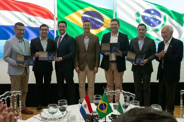 Popular / Peña y gobernadores refuerzan confianza empresarial en Curitiba