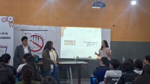 Estudiantes de la UNA se tiñen de amarillo y lanzan campaña para prevenir el suicidio