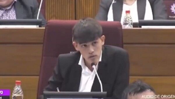 Video: Estudiante califica de “figuretis en su máxima expresión” a legisladores cartistas