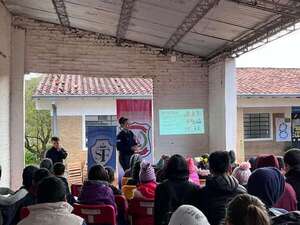 La Policía Nacional impulsa charlas en escuelas de Cordillera para prevenir adicciones desde temprana edad - Nacionales - ABC Color