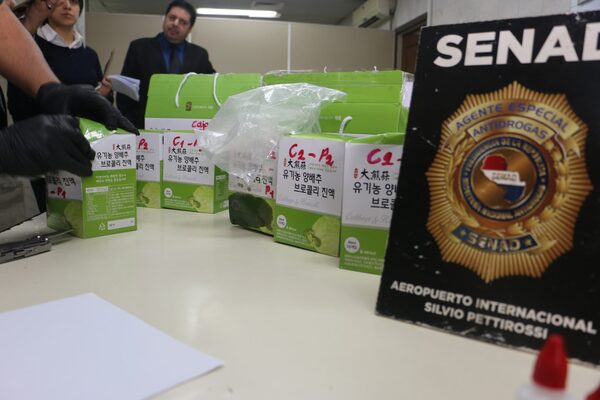 Popular / En encomiendas con alimentos asiáticos, hallan macoña tipo wax