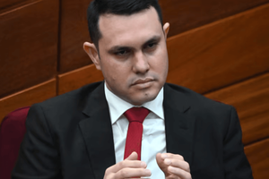Corte suspende matrícula de abogado de Hernán Rivas - Noticiero Paraguay