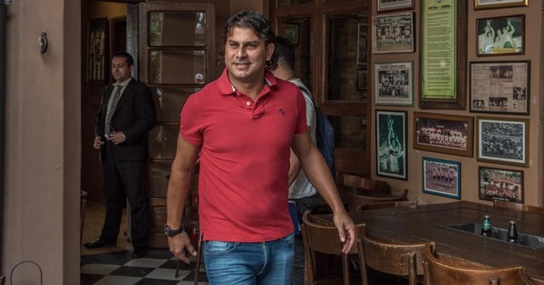 Rojas elige al ex futbolista Walter Fretes para la intendencia de Areguá