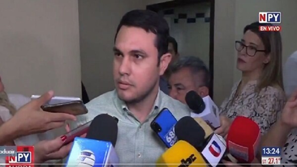Corte Suprema suspende matrícula de abogado al senador Hernán Rivas