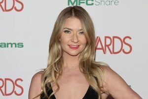 Popular / ¡Muere famosa actriz de películas tie'y a los 33 años!