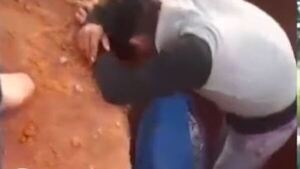 Nativo sin ataúd: “Como esos animales tuvimos que dejarle en ese agujero”