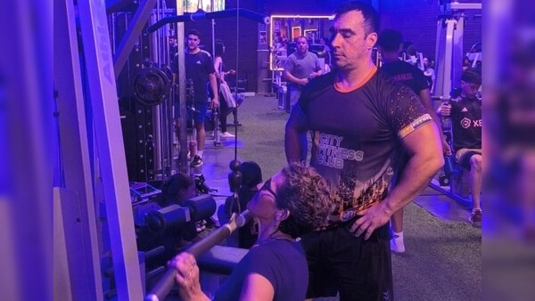 La sorprendente historia de la abue fit de 79 años que entrena a full