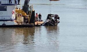 Tras seis horas de trabajos, sacan a flote cabina de camión sojero que cayó al río Paraguay – Prensa 5
