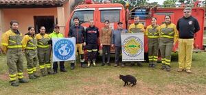 Bomberos españoles capacitan en lucha contra incendios forestales en Acahay - Nacionales - ABC Color