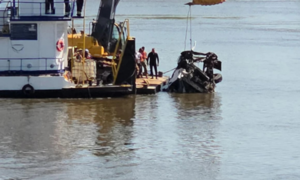 Tras seis horas de operativo, rescatan cabina de camión sojero del río Paraguay - OviedoPress