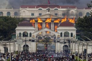 El ex primer ministro y la canciller fueron brutalmente agredidos en su residencia