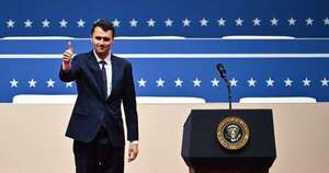La Nación / El activista de derecha Charlie Kirk herido de bala en universidad en EE. UU.