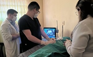 Realizan procedimiento intrauterino para mejorar condiciones fetales